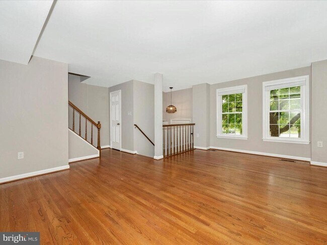 Building Photo - 112 Bracken Ct