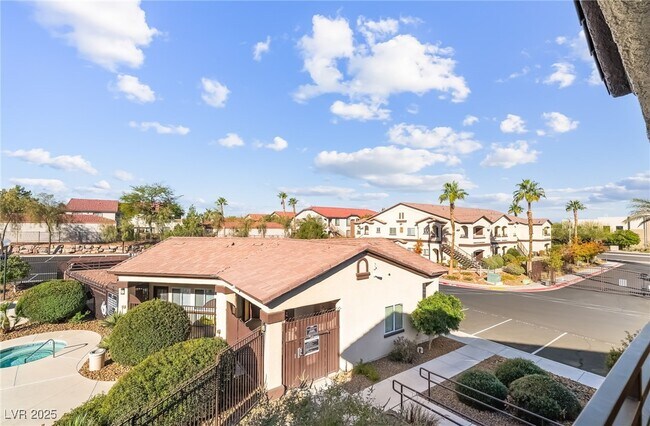 Building Photo - 2291 W Horizon Ridge Pkwy