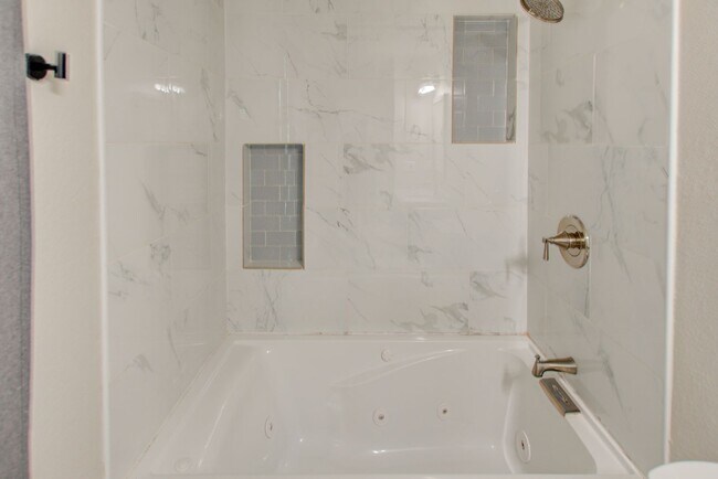 Building Photo - 3 Bed, 2.5 Bath Home in Port Norfolk