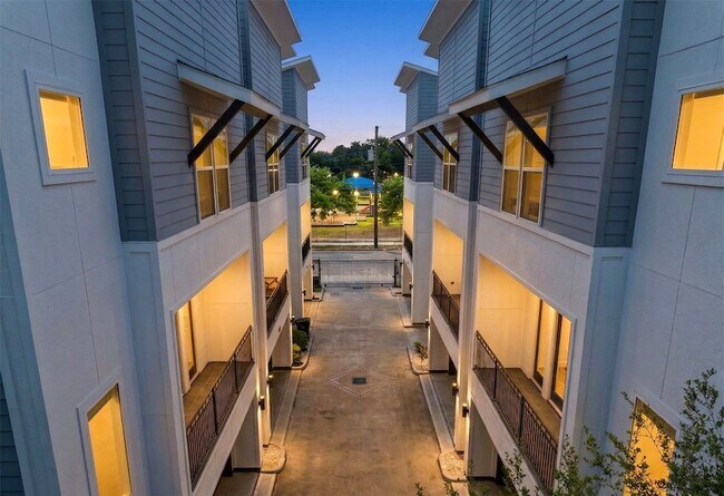 Building Photo - 903 Quitman St