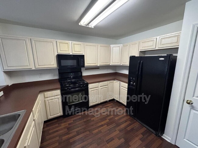 Building Photo - 112 Hawk Ct