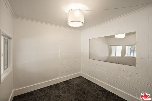 Building Photo - 129 Alta Ave