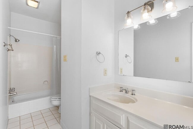 Building Photo - 7962 Wrenwood Blvd