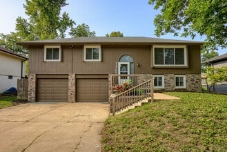 Building Photo - Spacious Split Entry with 2-Car Garage & Finished Basement!!