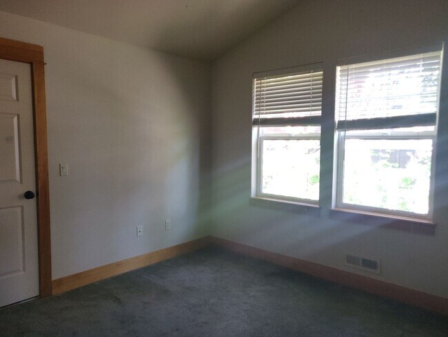 Building Photo - Charming 3x2.5 Modern Craftsman Home in NW Crossing with Private Backyard Oasis and Bonus Room Up...