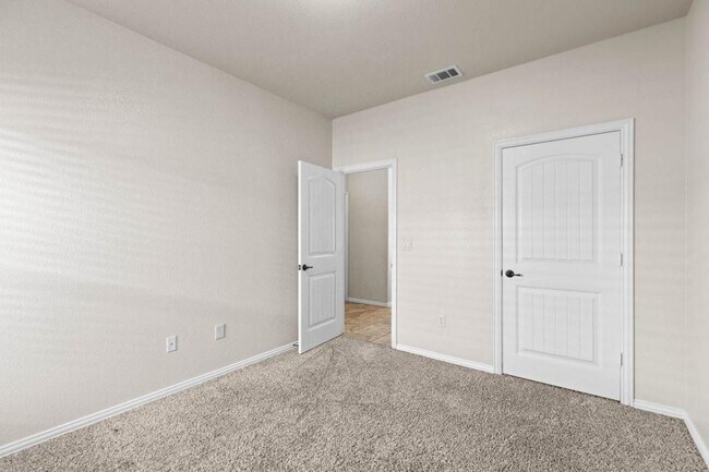Building Photo - 1314 Cerrillos Ave