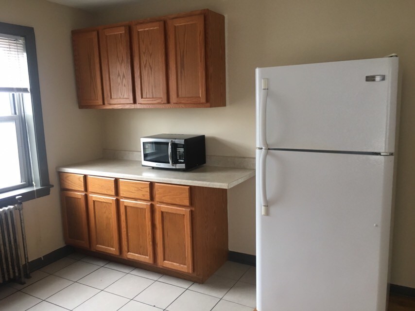 Building Photo - 1211 W Elmdale Ave