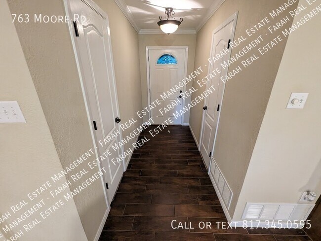 Building Photo - 763 Moore Rd