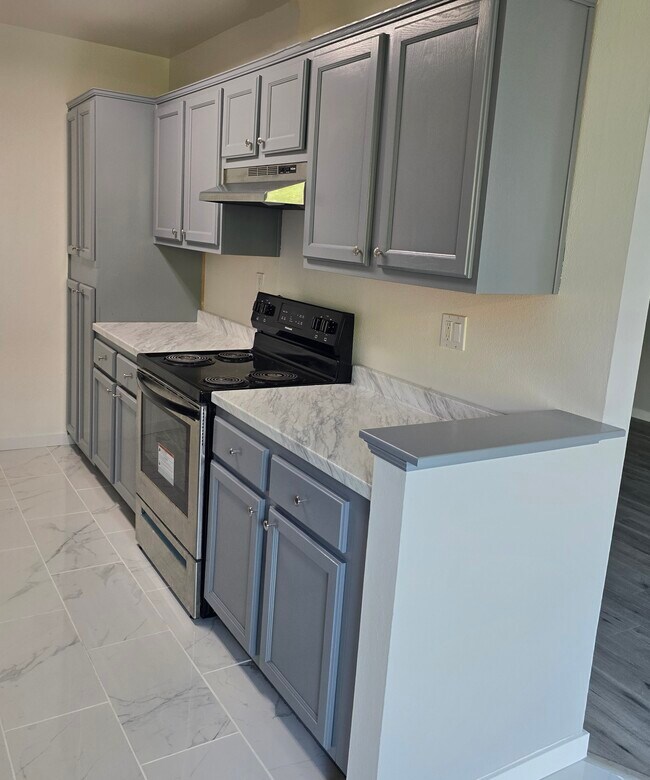 Building Photo - 5400 Newcastle Ave