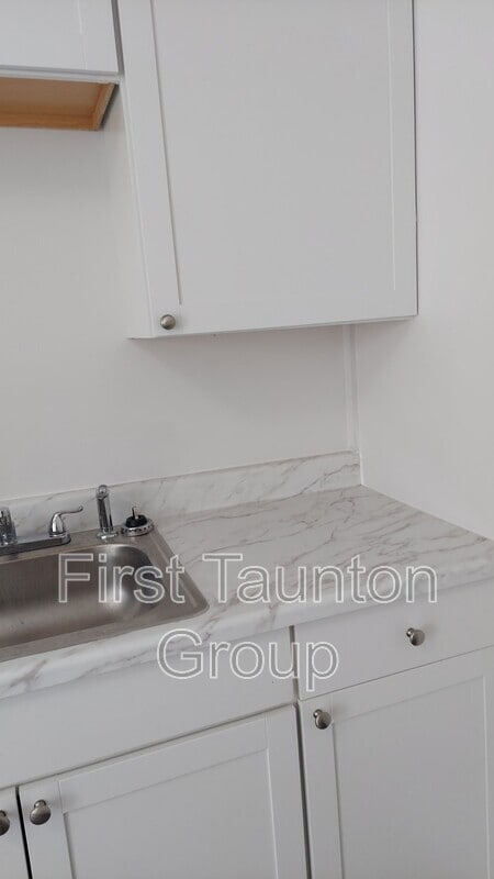 Building Photo - 9 Cedar St