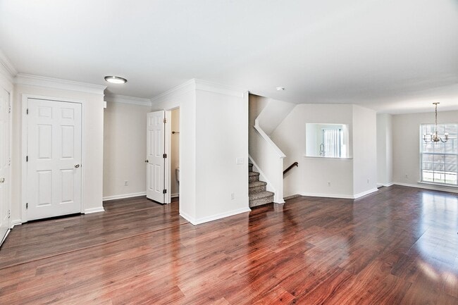 Building Photo - Exceptionally Nice 3 BR 2.5 BA Townhome in River Walk