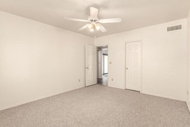 Building Photo - 7880 S Ave De Pina