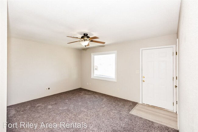 Building Photo - 3 br, 1 bath House - 701 Plaza Dr