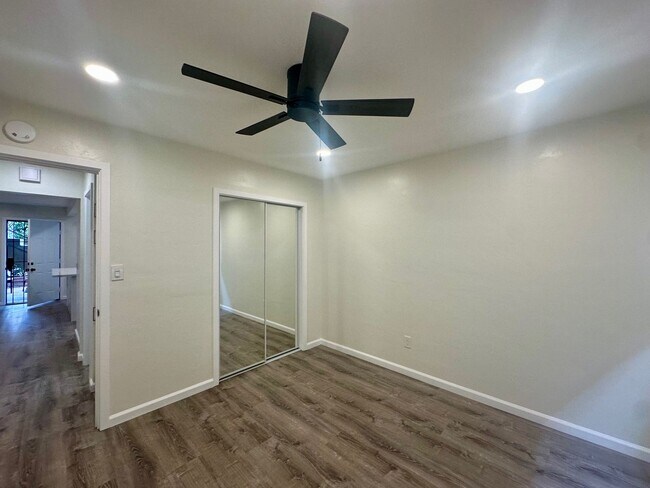 Building Photo - COMING SOON--Newly remodeled 2 bedroom 1 bath apartment 4 blocks from the beach