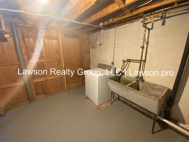 Building Photo - Cozy Raleigh Court Ranch with Partially Finished Basement