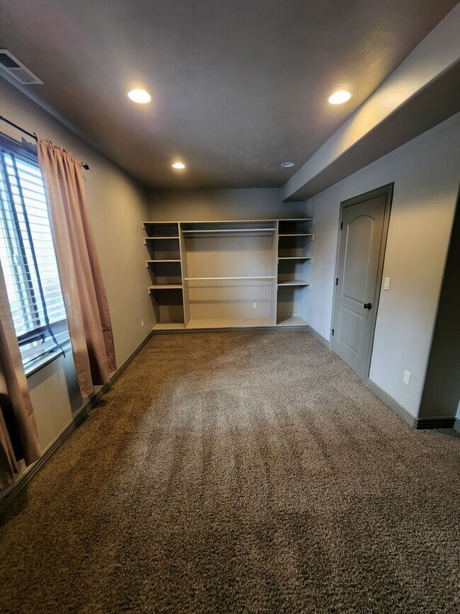 Building Photo - 11369 Hereford Ct