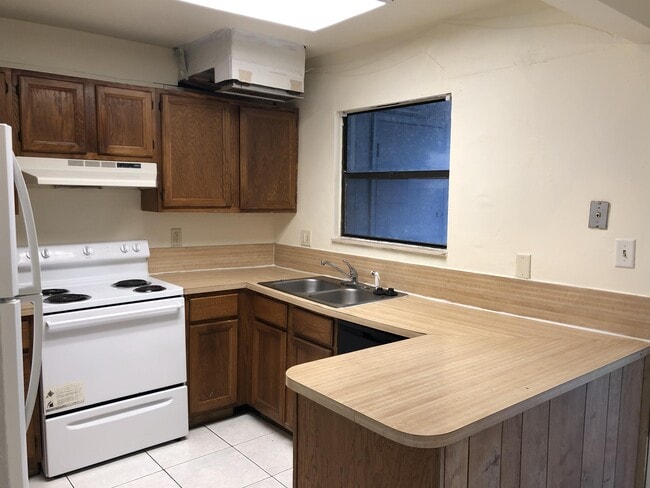 Building Photo - 2811 SW Archer Rd