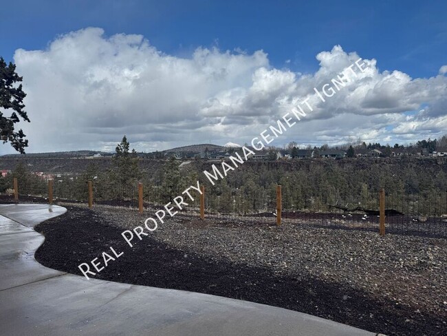 Building Photo - 3 Bedroom Home with Office-Huge Canyon Views