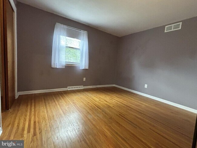 Building Photo - 415 Monmouth Dr