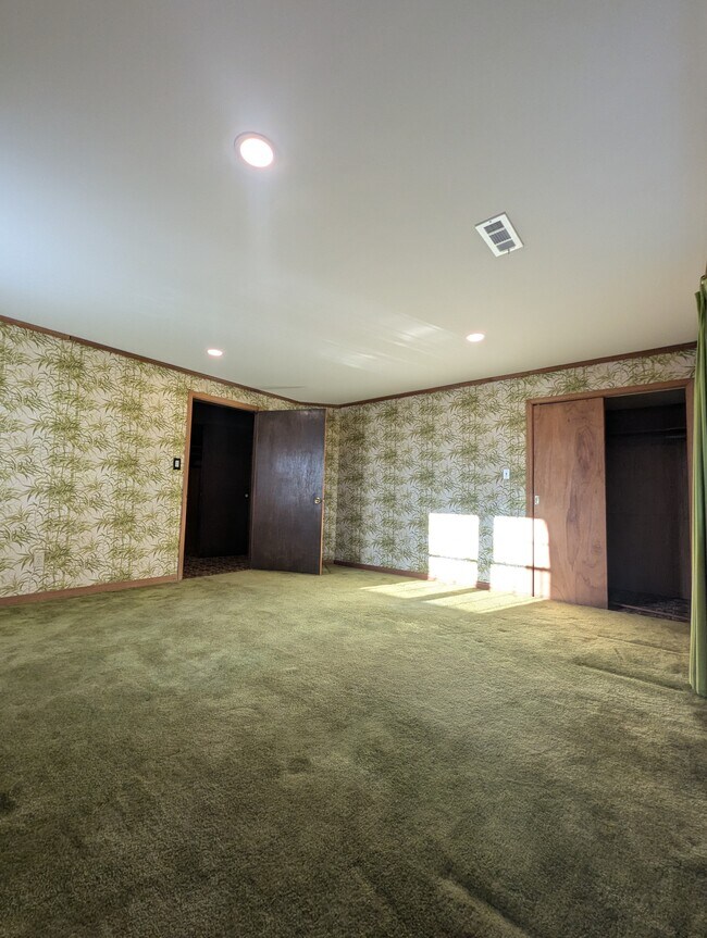 Building Photo - 201 Highland Cir