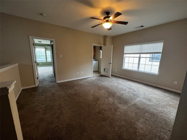 Building Photo - 6704 Menchaca Rd
