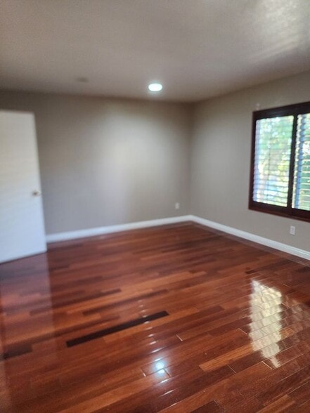 Building Photo - 360 N Pauline St