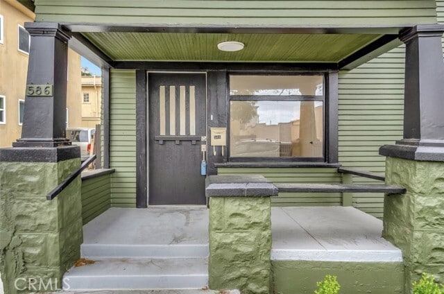 Building Photo - 586 W 12th St
