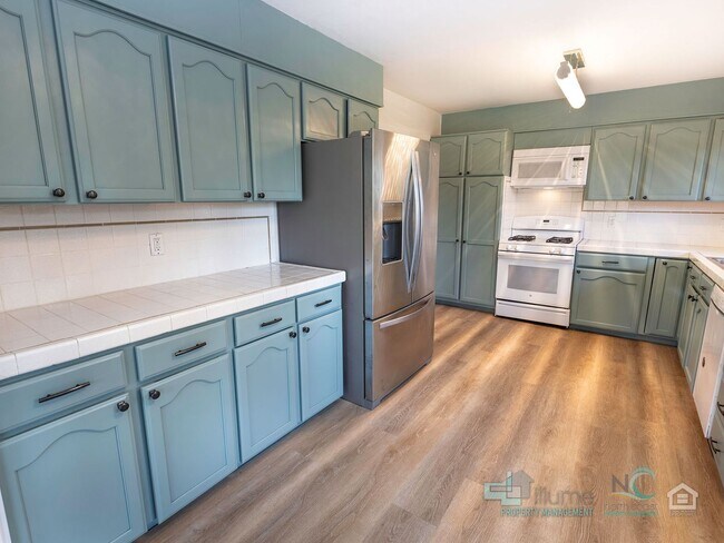 Building Photo - PRICE REDUCTION - Spacious Single Family Home in Seaside!!!
