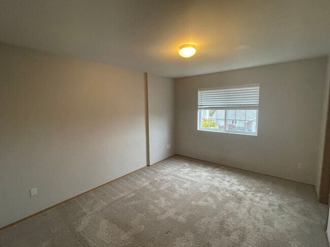 Building Photo - Lovely 3 Bedroom Coupeville Home! Huge Back Yard