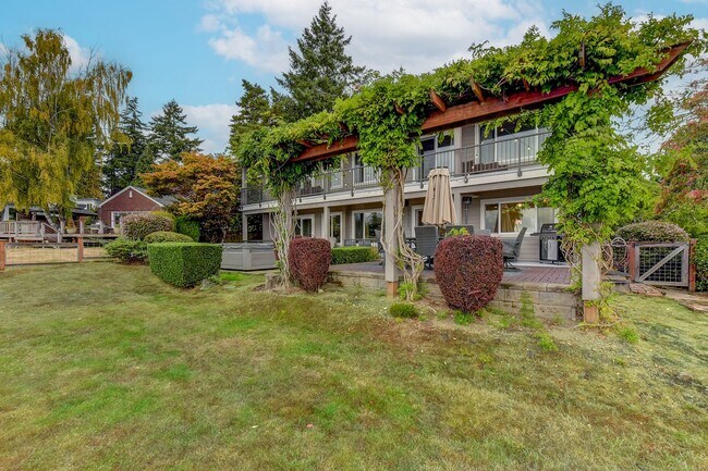 Building Photo - Space to Live, Host, and Breathe, All With a View of the Sound