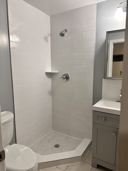 Building Photo - 9910 Oakdale Woods Ct
