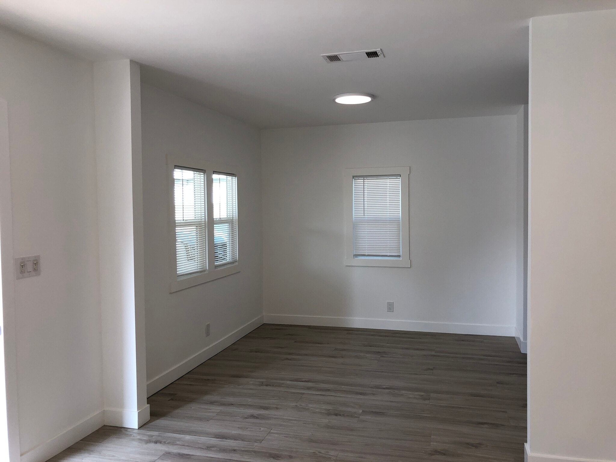 Dining area - 1820 E Woodbury Rd.