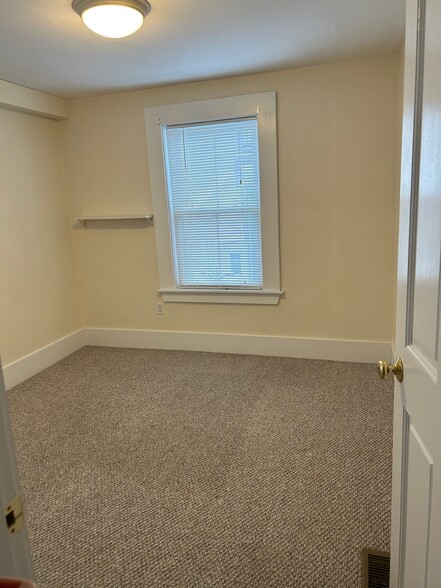 Building Photo - 4 Riggs St