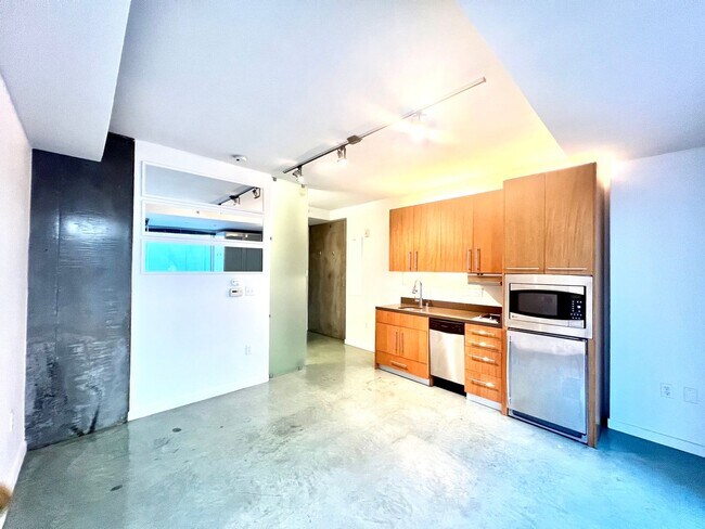 Building Photo - Stylish Bright Studio at The Cubix!