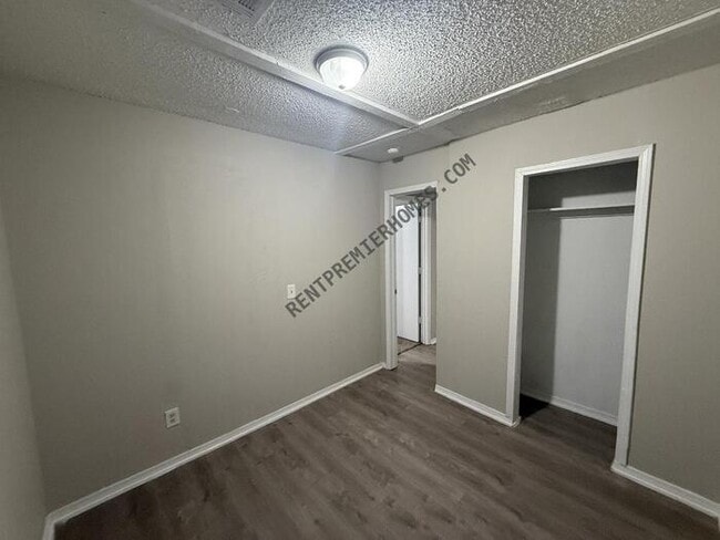 Building Photo - 1110 W Birmingham Pl