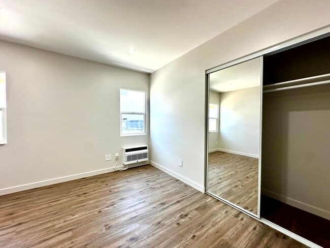 Building Photo - 2302 N Frederic St