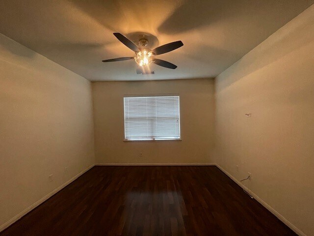 Building Photo - 8739 Leclaire Meadow Dr