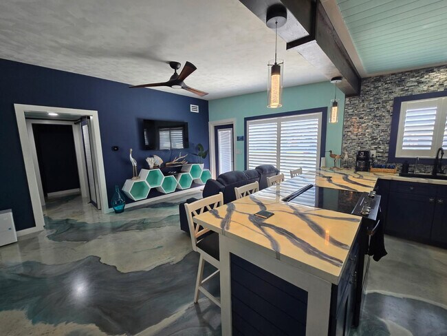 Building Photo - 2 Talo Cir