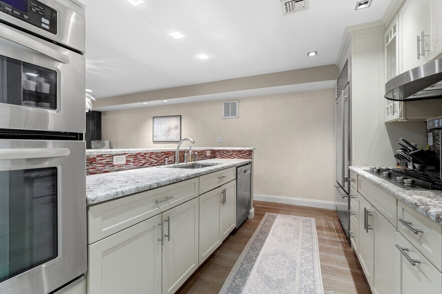 Building Photo - 98 Waltham St