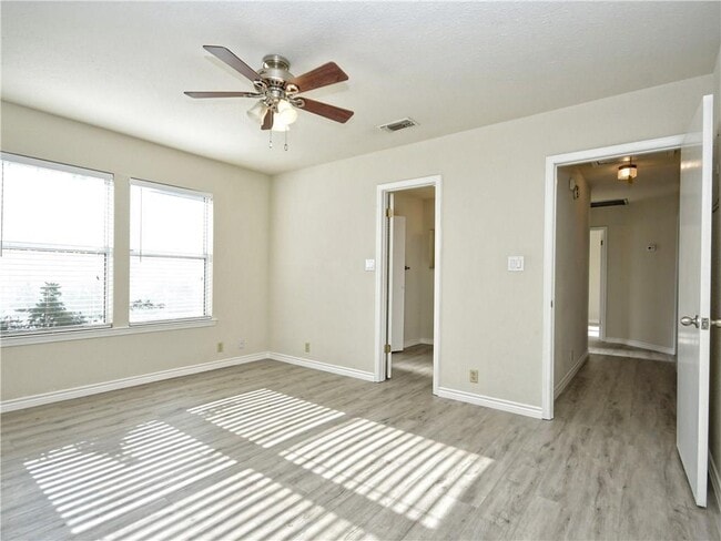 Building Photo - 5409 Grover Ave