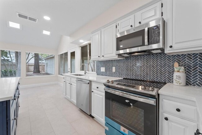 Building Photo - 49 W Southfork Pines Cir