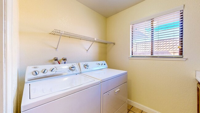 Building Photo - Well Maintain West Side Single Story 3 bedroom 2 bathroom home with 2 car garage