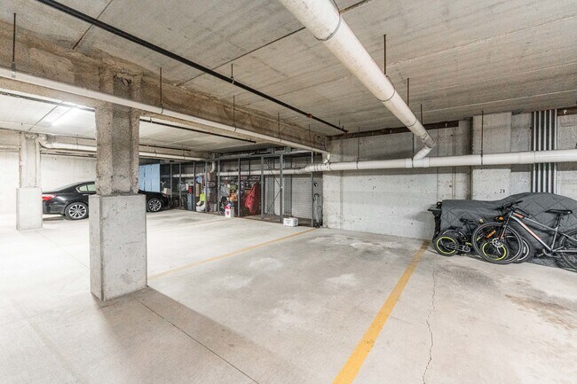 Building Photo - 125 Lakeview Dr