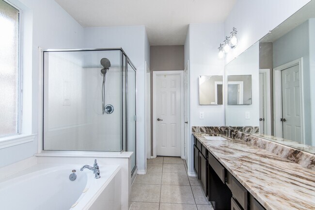 Building Photo - 22015 Field Green Dr