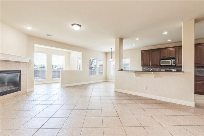 Building Photo - 3831 Aqua Ln