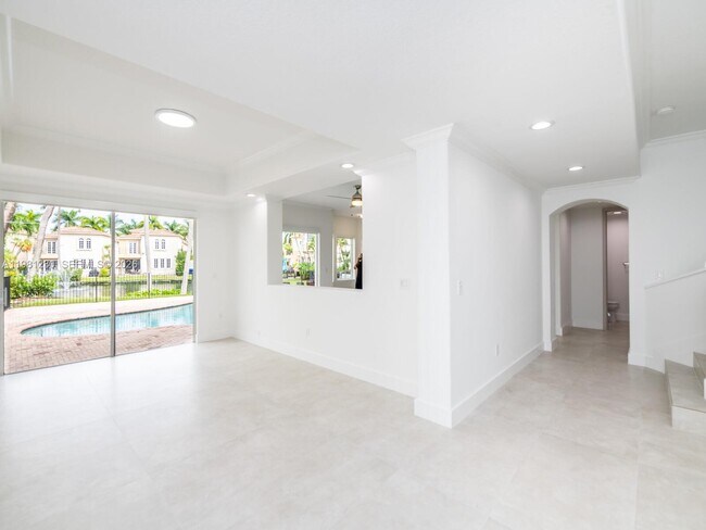 Building Photo - 20729 NE 32nd Ave