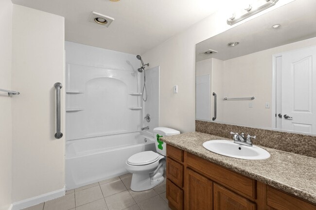 Building Photo - Spacious One-Bedroom in 55+ Monterey Park ...