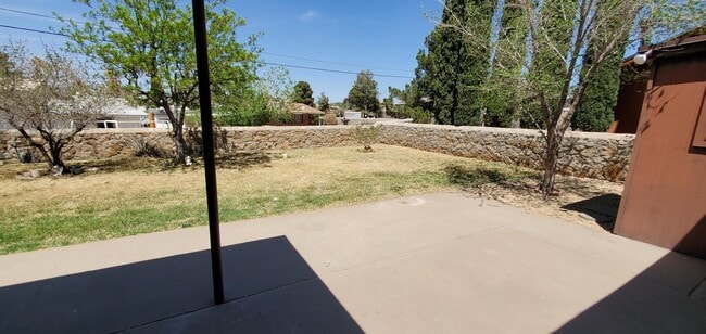 Building Photo - 404 San Saba Rd