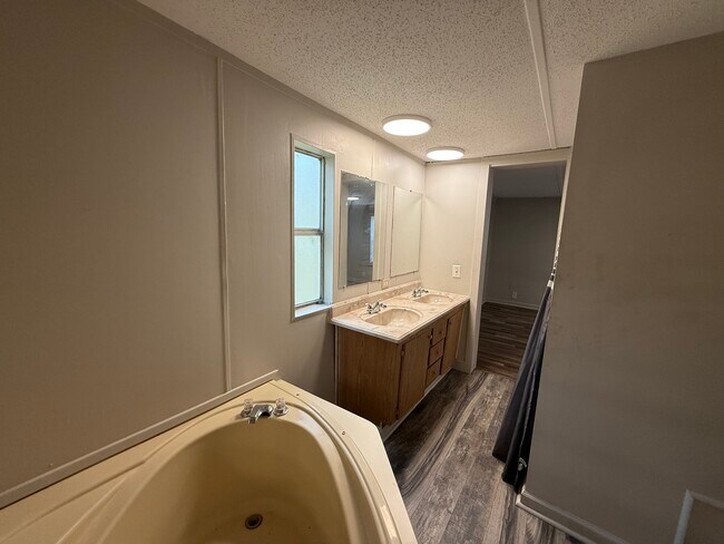 Building Photo - 1025 Union Hill Church Rd