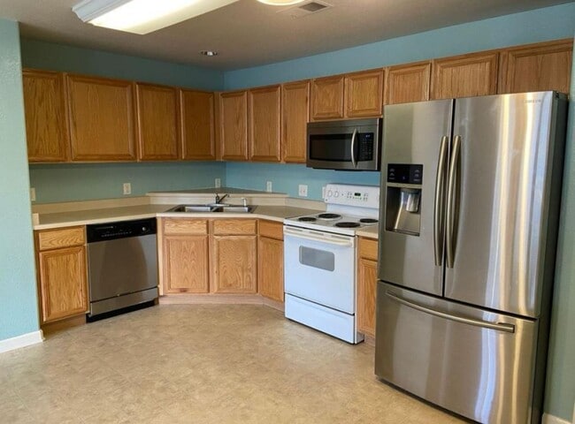 Building Photo - 3734 Ponderosa Ct